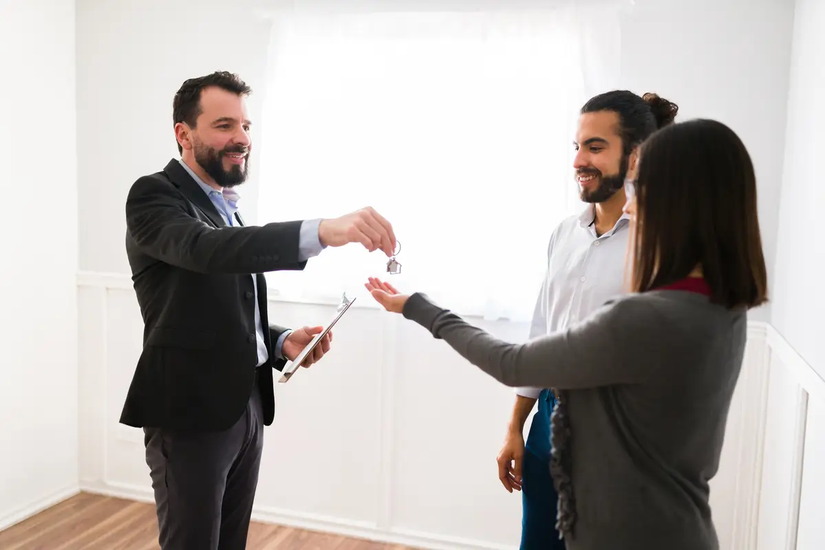 How Riverside Landlords Turn Clear Expectations Into Longer Leases